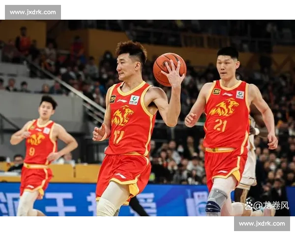 青岛与山东CBA激战回顾：精彩瞬间与关键球员表现解析